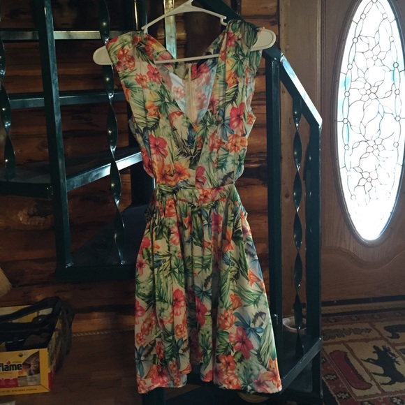 Dress - Picture 2 of 4