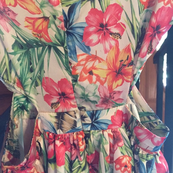 Dress - Picture 3 of 4