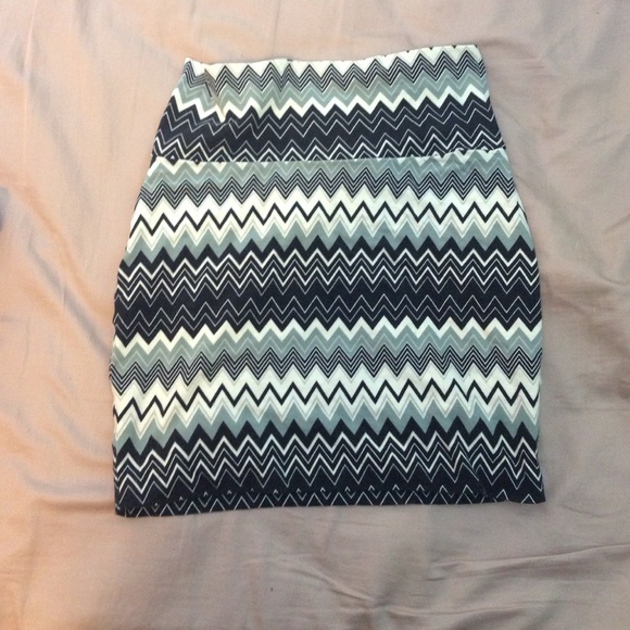 Bodycon tribal pattern skirt