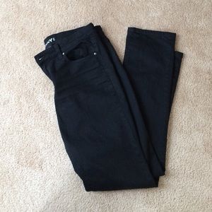 NEWYORK & COMPANY (Lose rise skinny leg) jeans