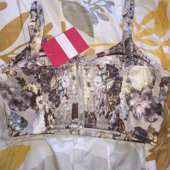 Crop top - Picture 2 of 2