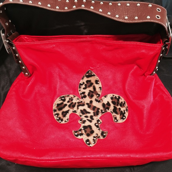 Big red leather and leaped emblem handbag - Picture 1 of 4