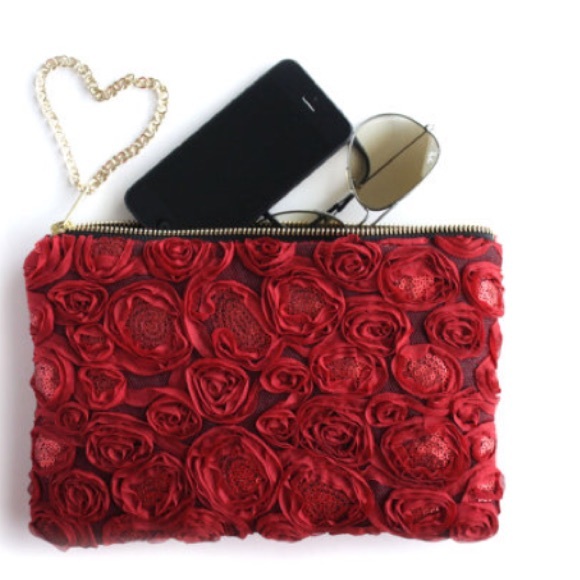 Red lace clutch, Rosetta