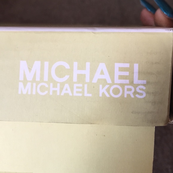 Pink - Picture 4 of 4