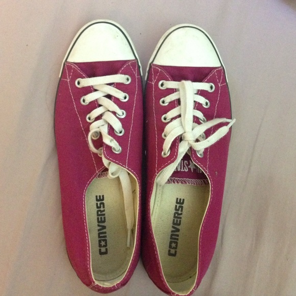 maroon converse