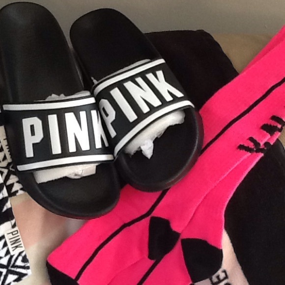 SOLD BNWOT VS PINK BACK TO SCHOOL DORM ESSENTIALS - Picture 3 of 4