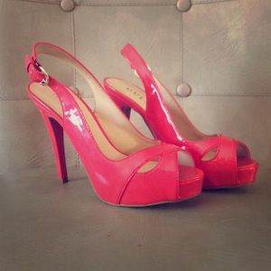 🎉🎉SALE🎉🎉Guess Coral Shoes!!!