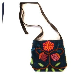 Beautiful woven purse, brand new.