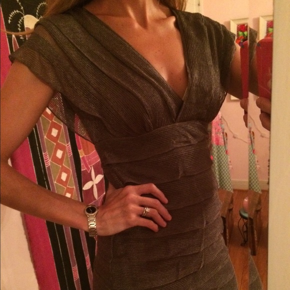 Fun ruffle dress - Picture 3 of 4