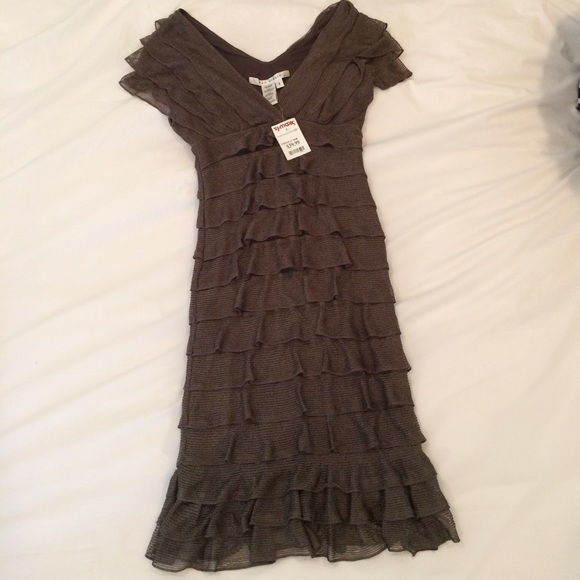 Fun ruffle dress - Picture 4 of 4