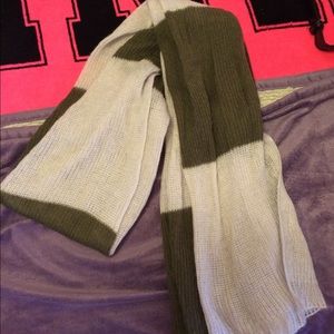 American Eagle light pink/grey scarf