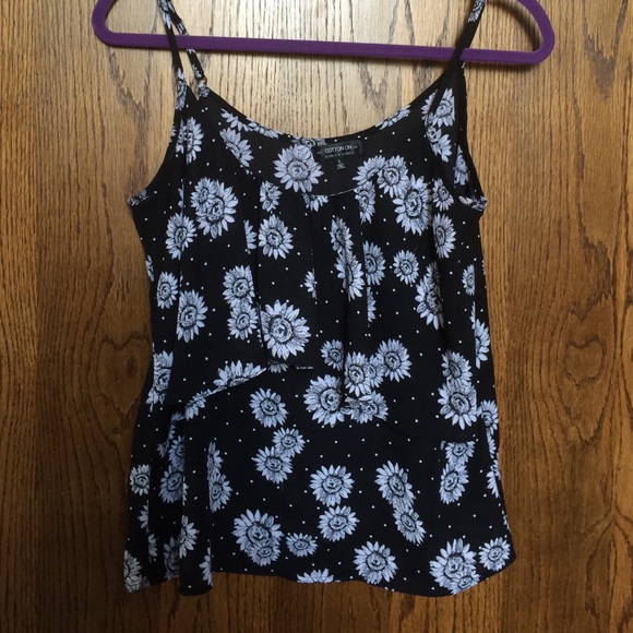 Black and white daisy shirt