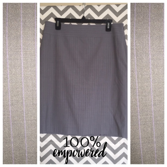 BANANA REPUBLIC- gray pencil skirt
