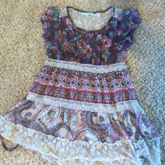 Floral ruffled top with lace