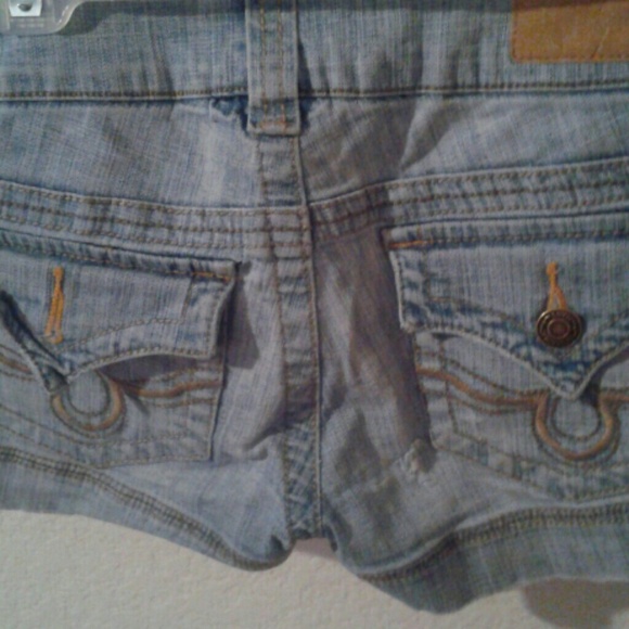 Washed out denim shorts - Picture 3 of 4