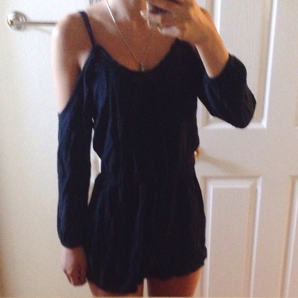 ↠ navy hollister off shoulder romper - Picture 4 of 4