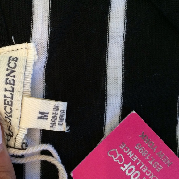 Black and white stripped tank top - Picture 3 of 3