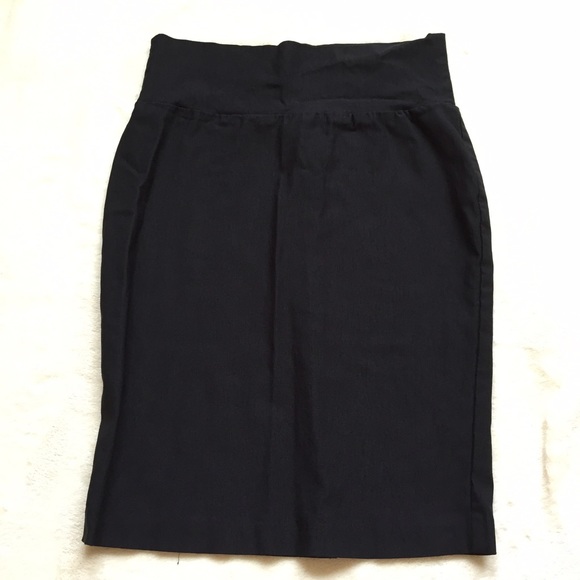 💟 Basic Black Skirt - Picture 2 of 4