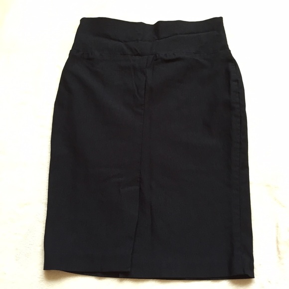 💟 Basic Black Skirt - Picture 3 of 4