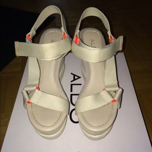 Neutral color wedges