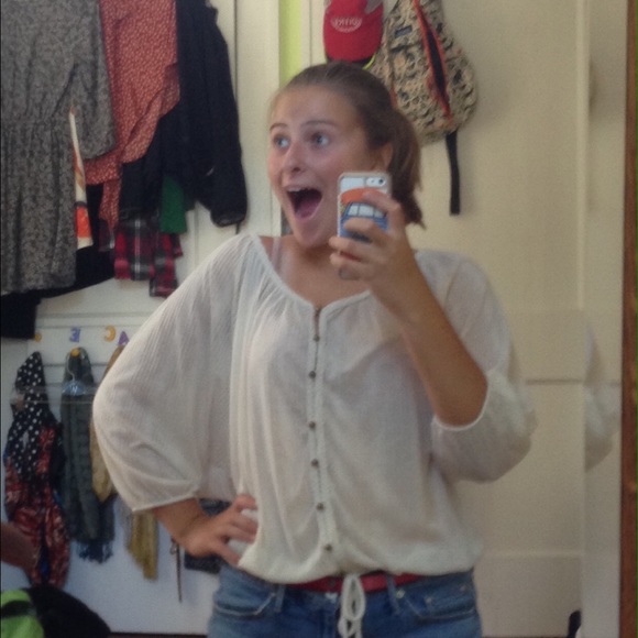 Flattering American Rag blouse - Picture 3 of 4