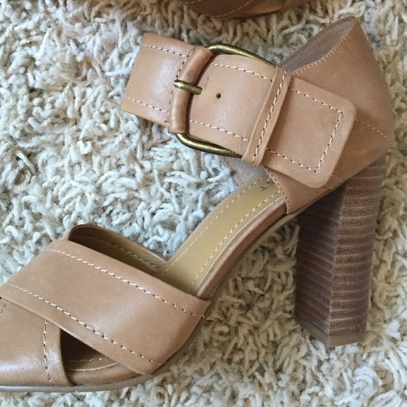 Heels | Chunky Heel - Picture 2 of 2