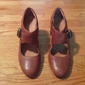 Indigo by Clark's Brown Leather Pumps Size 6.5