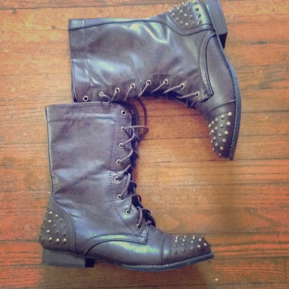Studded faux leather boots️⬛️💲
