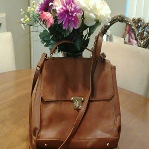 Cognac Messenger Bag