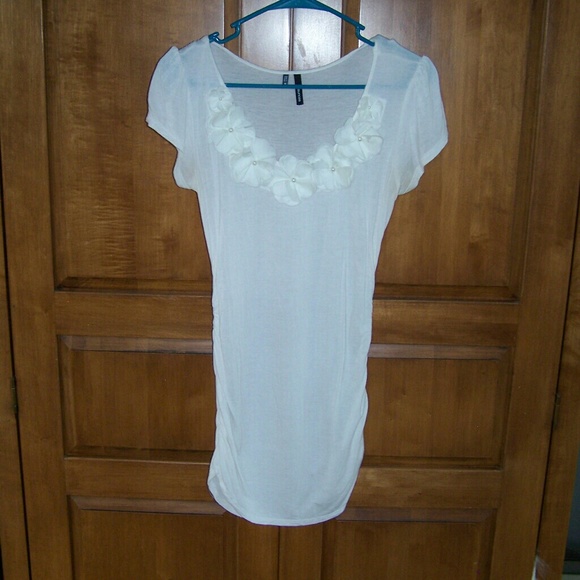 Maurices Cream top with Flowers SZ M