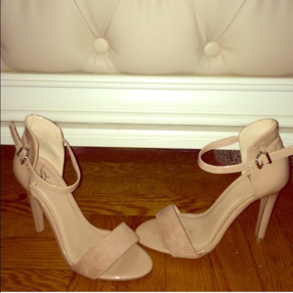 Heels - Picture 3 of 3