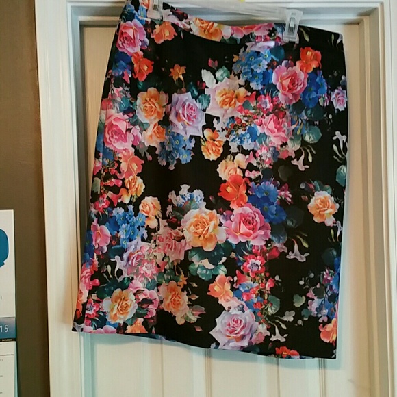 Dresses & Skirts - Skirt