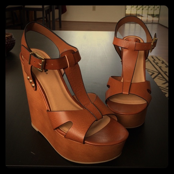 Tan Wedges
