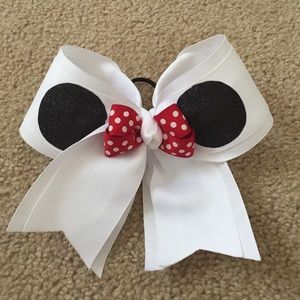 Minnie Mouse bow