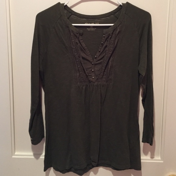 green top from Eddie Bauer - Picture 1 of 2