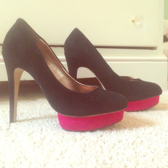 Black suede DolceVita heels,magenta platform,size7