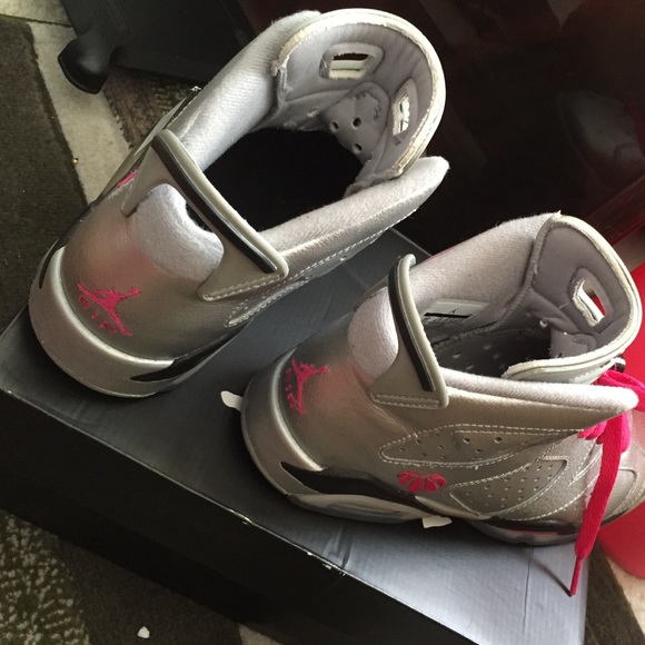 Exclusive Air Jordan 6 Retro GS  "Metallic Silver" - Picture 2 of 3