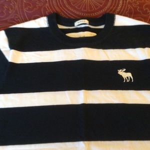 MENS Black and white tee size M