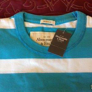 MENS TEE SIZE M NWT