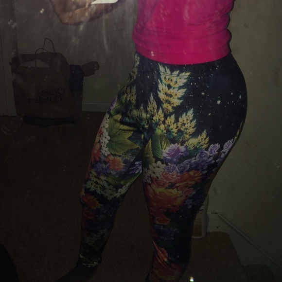 Galaxy/flower multi-colored leggings - Picture 3 of 3