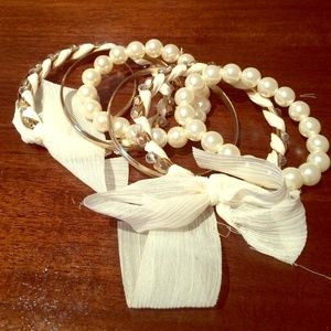 🍓🍓🍓 Lacey pearl gold bangle set