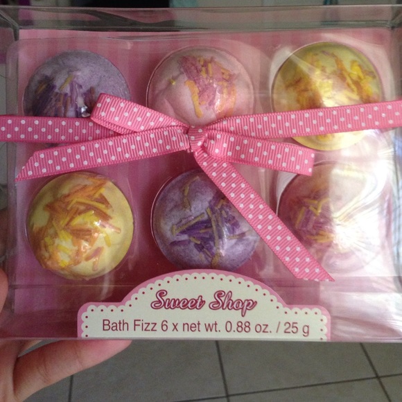 Brand new box of scented bath fizz