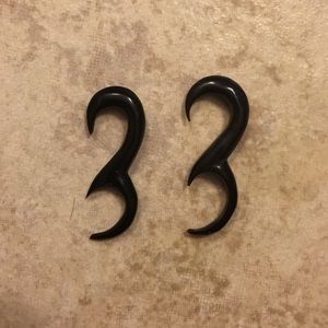 8g black hangers