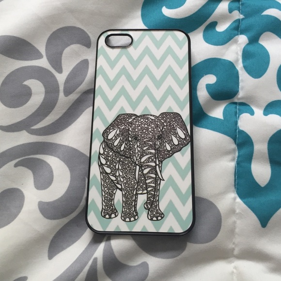 Blue and white chevron print iPhone 5 case