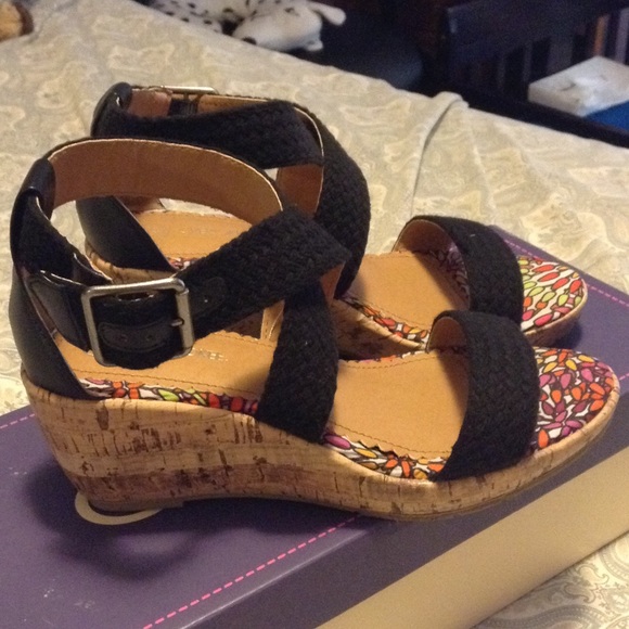 Cherokee Sandals - Picture 3 of 4