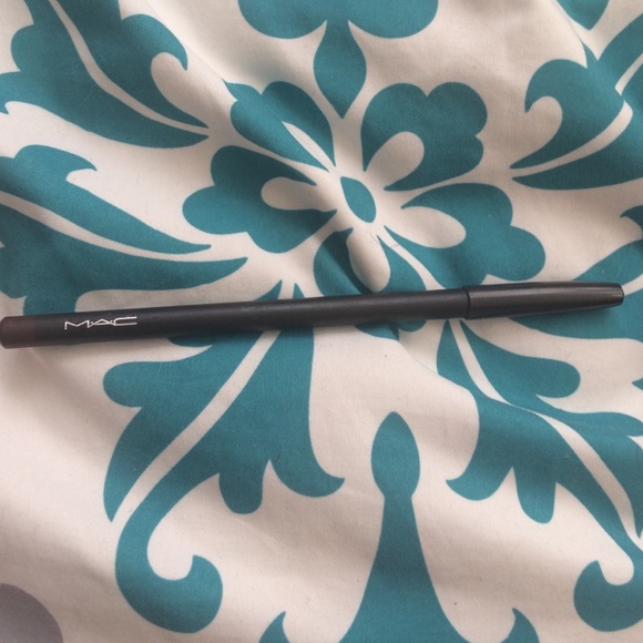 Chestnut MAC lip pencil