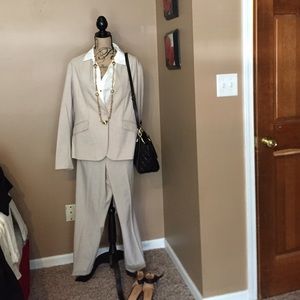 🚫HOLD🚫 TAN 2 PIECE SUIT❤️BEAUTIFUL