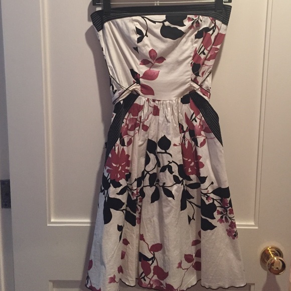 Floral patterned dress - Picture 1 of 3