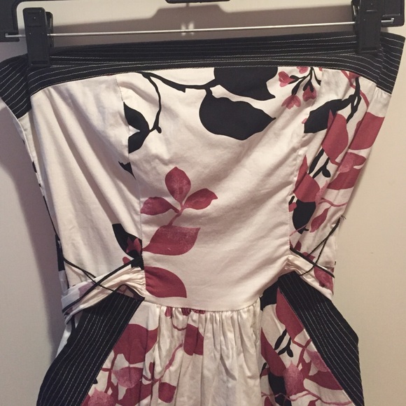 Floral patterned dress - Picture 2 of 3