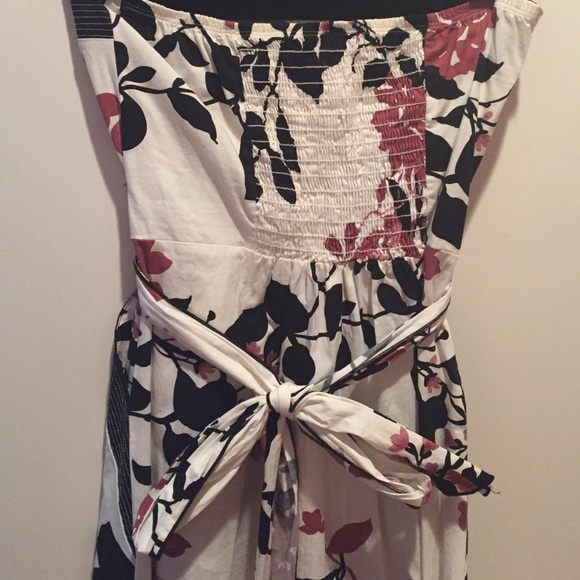 Floral patterned dress - Picture 3 of 3